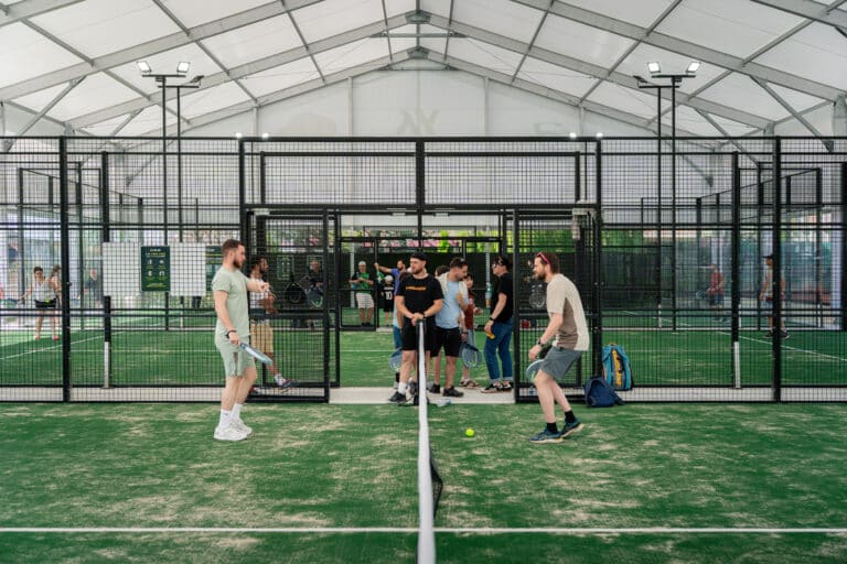 Couverture terrain de padel pour le client YES YES PADEL à Audincourt